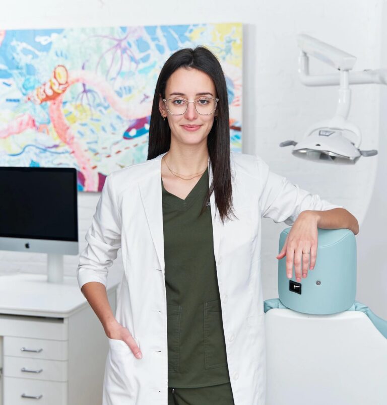 Dr.priya jain- implant surgeon dentist in indore